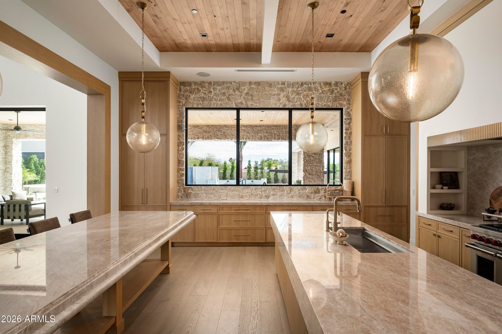 Image 19 of property listing at 7031 E PARADISE Drive, Scottsdale, AZ 85254