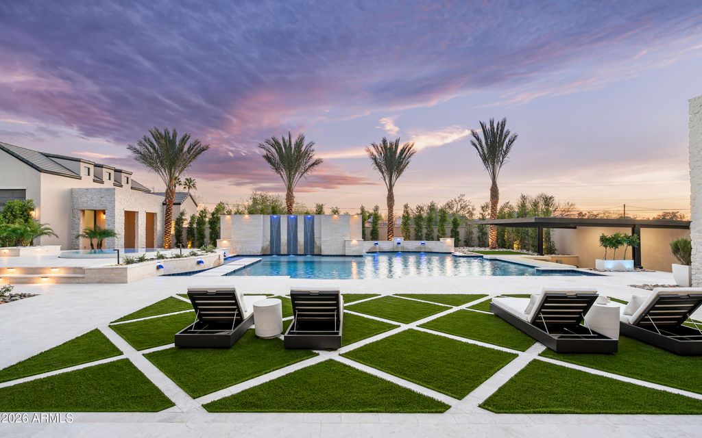 Image 2 of property listing at 7031 E PARADISE Drive, Scottsdale, AZ 85254