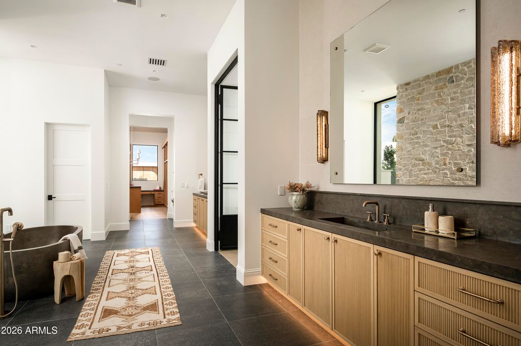 Image 28 of property listing at 7031 E PARADISE Drive, Scottsdale, AZ 85254