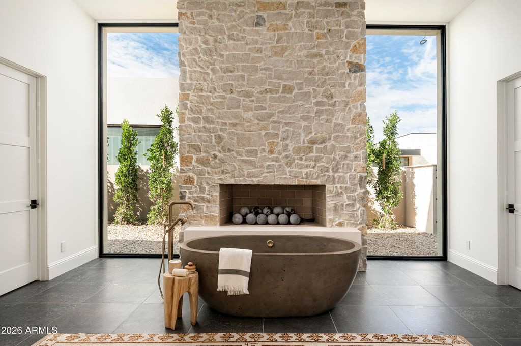 Image 29 of property listing at 7031 E PARADISE Drive, Scottsdale, AZ 85254