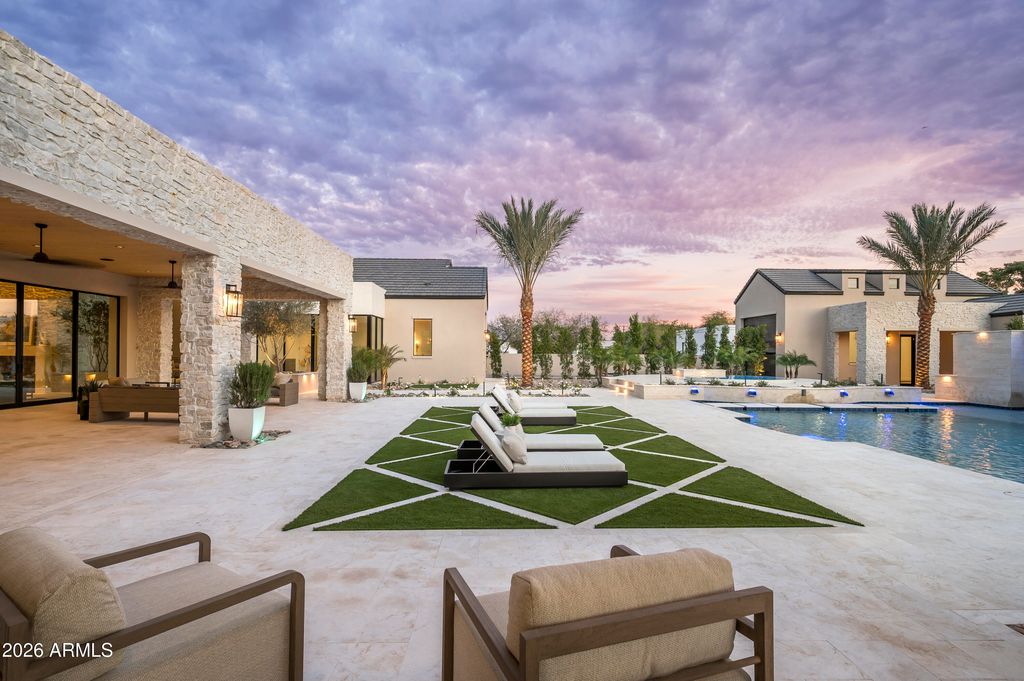 Image 3 of property listing at 7031 E PARADISE Drive, Scottsdale, AZ 85254