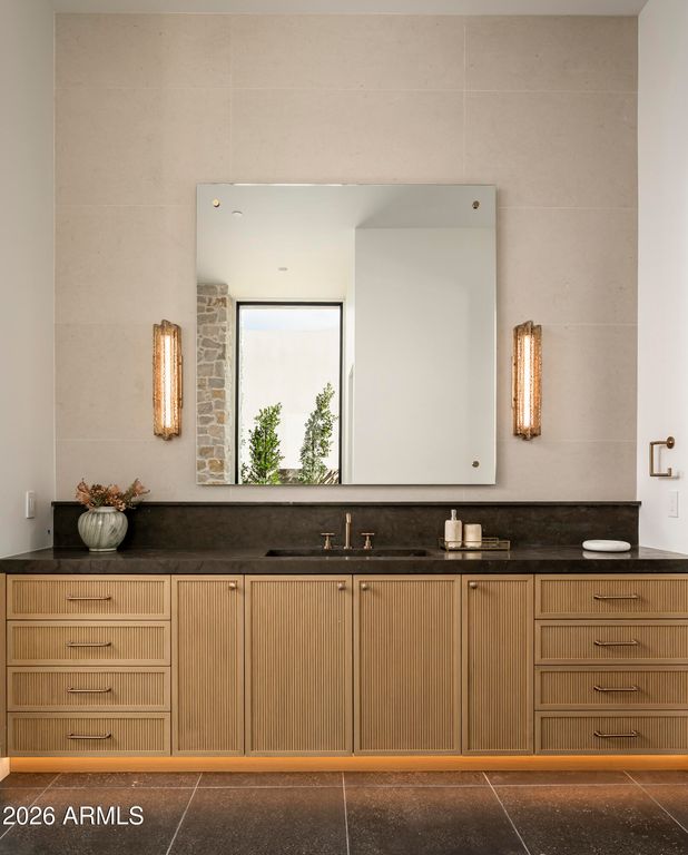 Image 30 of property listing at 7031 E PARADISE Drive, Scottsdale, AZ 85254