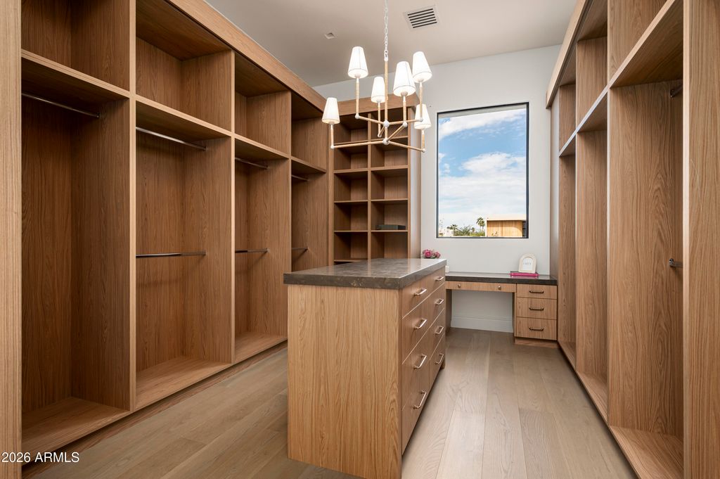 Image 32 of property listing at 7031 E PARADISE Drive, Scottsdale, AZ 85254