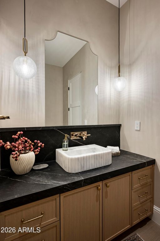 Image 41 of property listing at 7031 E PARADISE Drive, Scottsdale, AZ 85254