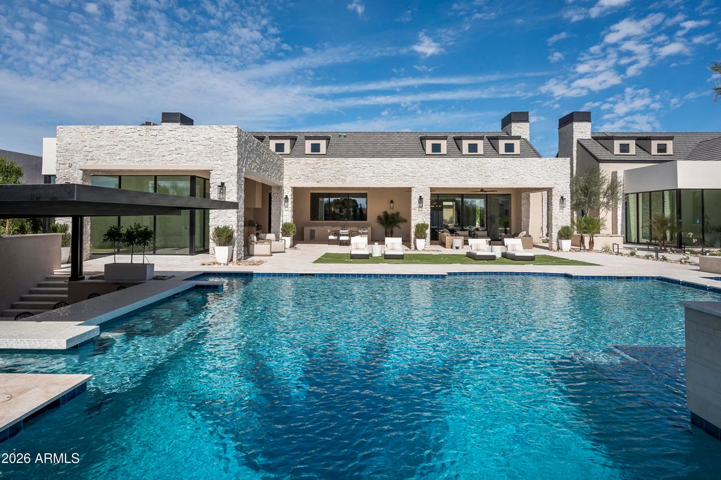 Image 5 of property listing at 7031 E PARADISE Drive, Scottsdale, AZ 85254