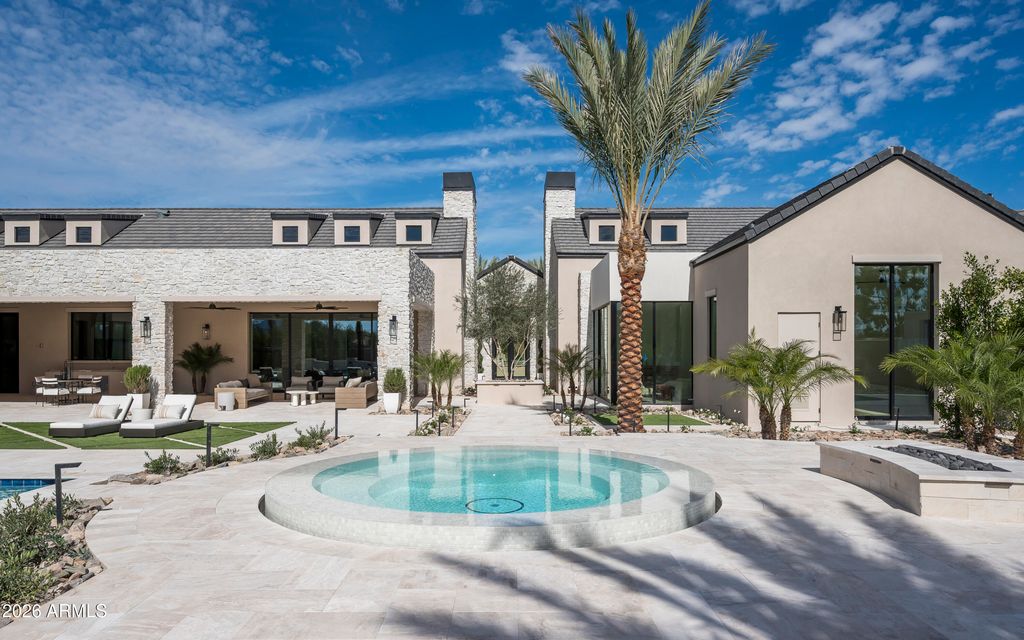 Image 6 of property listing at 7031 E PARADISE Drive, Scottsdale, AZ 85254