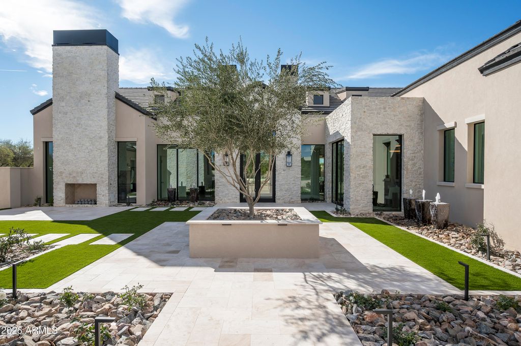 Image 9 of property listing at 7031 E PARADISE Drive, Scottsdale, AZ 85254