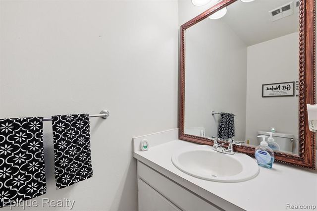 16285 Raleigh Square Drive, Southgate, MI 48195