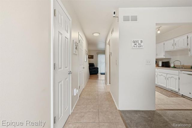 16285 Raleigh Square Drive, Southgate, MI 48195