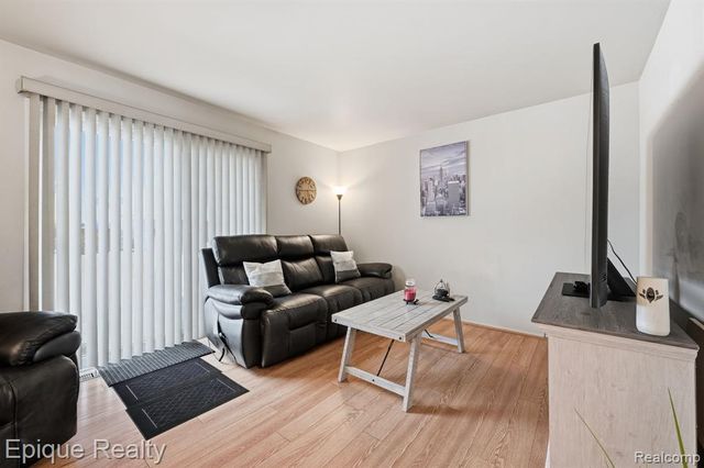 16285 Raleigh Square Drive, Southgate, MI 48195