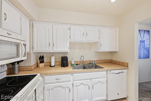 16285 Raleigh Square Drive, Southgate, MI 48195