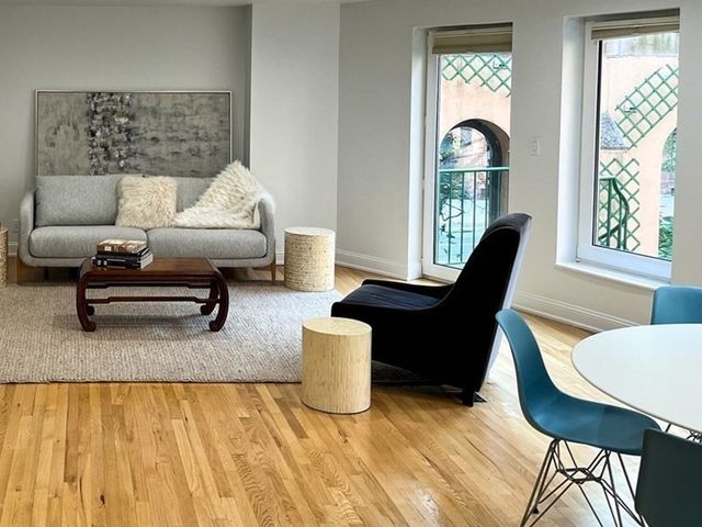 492 Beacon 82, Boston, MA 02115