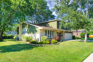 2143 E Peachtree Lane, Arlington Heights, IL 60004
