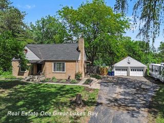 5250 N Center Road, Kochville Twp, MI 48604