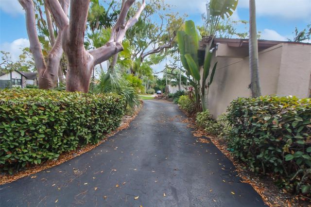 10260 SW 128th St, Miami, FL 33176