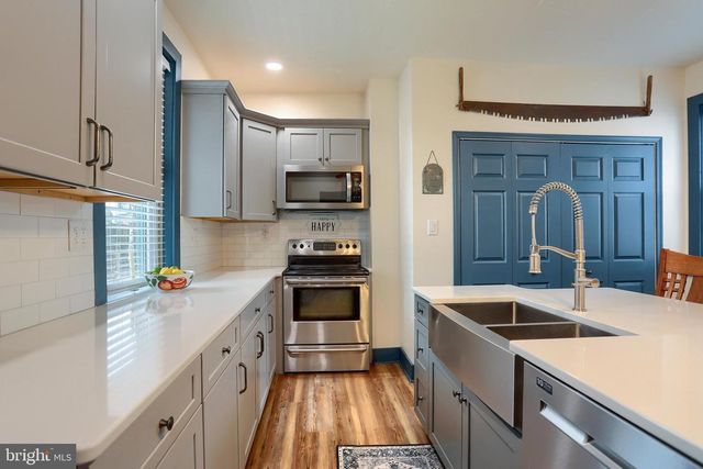 13 HANOVER STREET, New Oxford, PA 17350