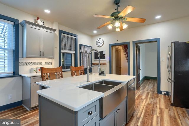 13 HANOVER STREET, New Oxford, PA 17350