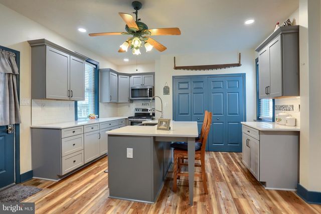 13 HANOVER STREET, New Oxford, PA 17350
