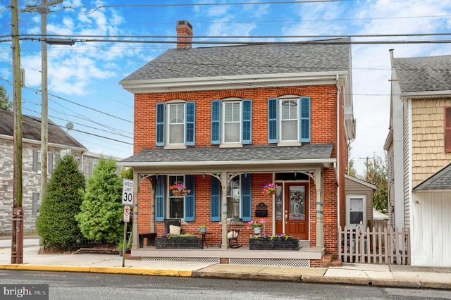 13 HANOVER STREET, New Oxford, PA 17350
