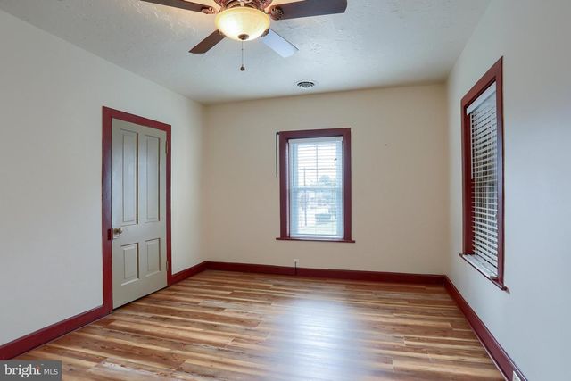 13 HANOVER STREET, New Oxford, PA 17350