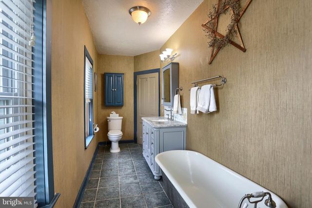 13 HANOVER STREET, New Oxford, PA 17350