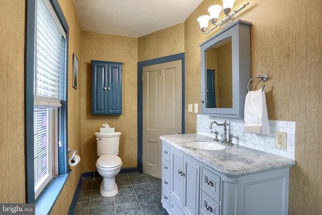 13 HANOVER STREET, New Oxford, PA 17350