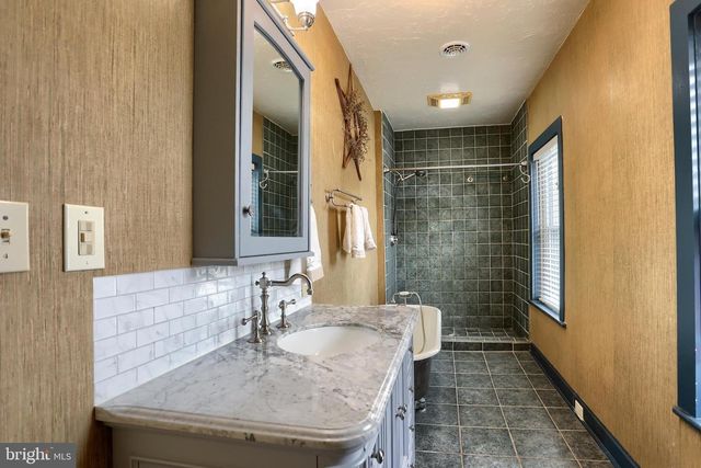 13 HANOVER STREET, New Oxford, PA 17350