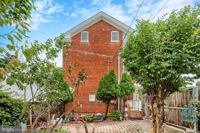 13 HANOVER STREET, New Oxford, PA 17350