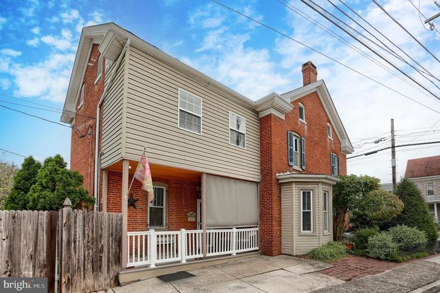 13 HANOVER STREET, New Oxford, PA 17350
