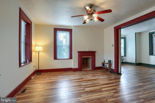 13 HANOVER STREET, New Oxford, PA 17350