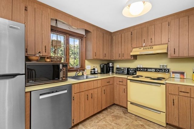 27 Valley Rd, Needham, MA 02492