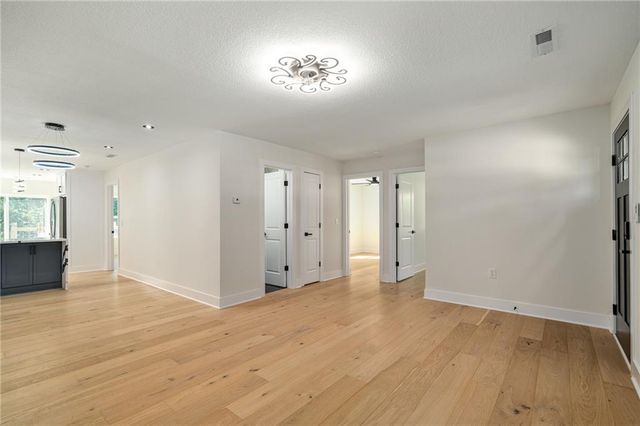 3739 Meadow Lane, Kansas City, MO 64137