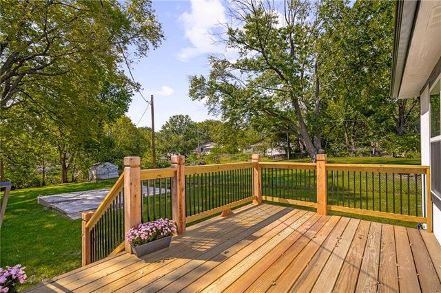 3739 Meadow Lane, Kansas City, MO 64137