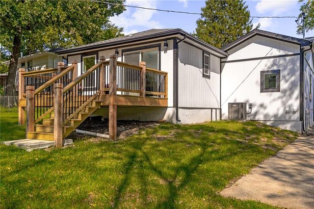 3739 Meadow Lane, Kansas City, MO 64137
