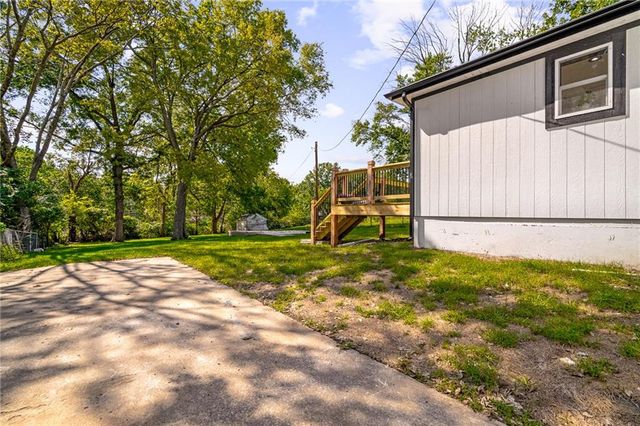 3739 Meadow Lane, Kansas City, MO 64137
