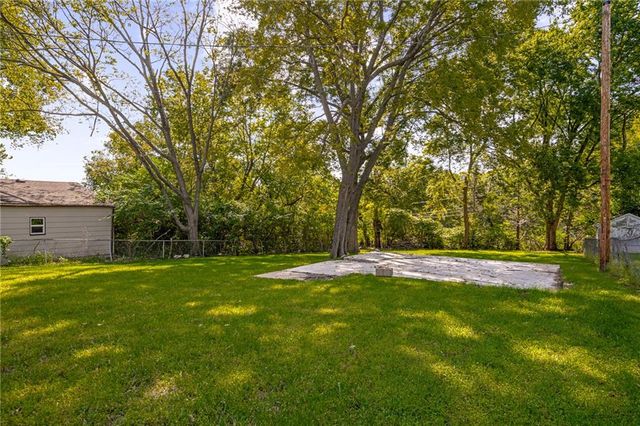 3739 Meadow Lane, Kansas City, MO 64137