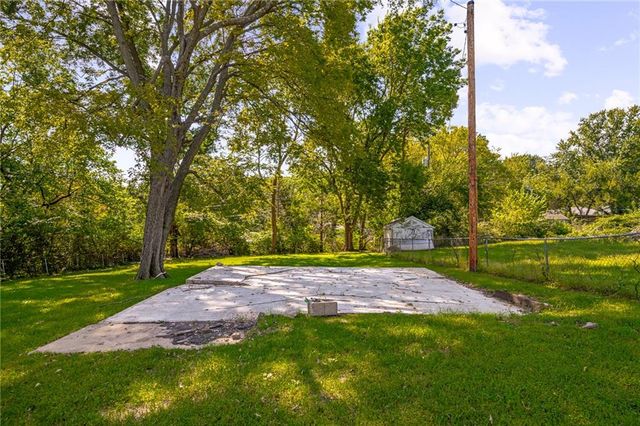 3739 Meadow Lane, Kansas City, MO 64137