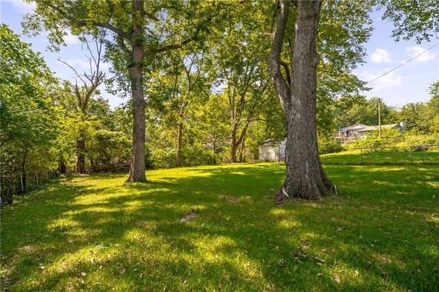 3739 Meadow Lane, Kansas City, MO 64137