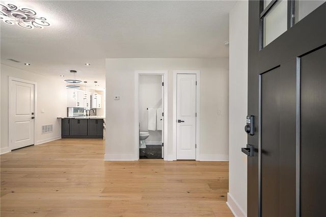 3739 Meadow Lane, Kansas City, MO 64137