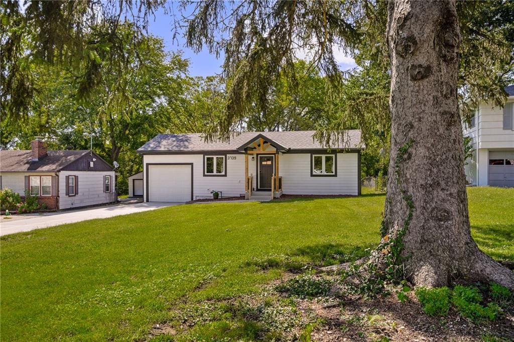 3739 Meadow Lane, Kansas City, MO 64137