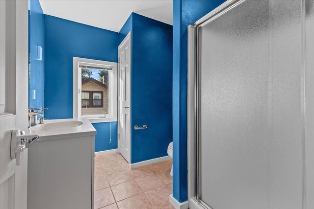 914 W Wisconsin AVENUE, Oconomowoc, WI 53066