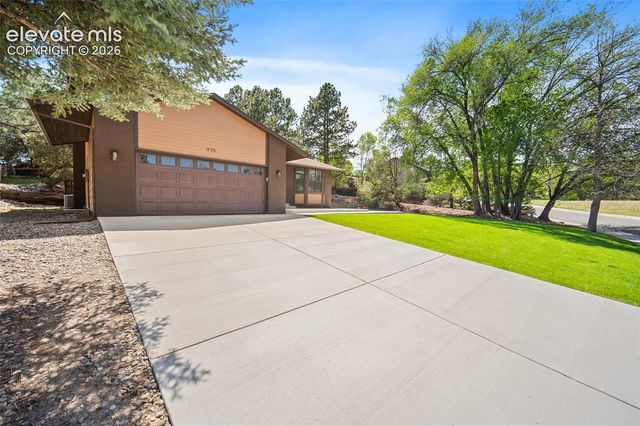 935 War Eagle Drive, Colorado Springs, CO 80919