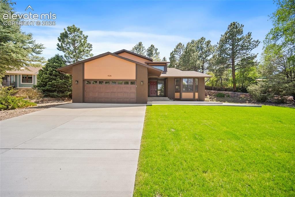 935 War Eagle Drive, Colorado Springs, CO 80919