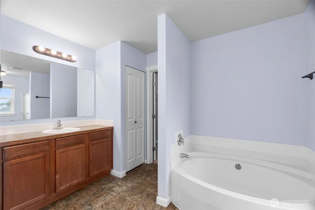 1528 Farina Loop SE, Olympia, WA 98513