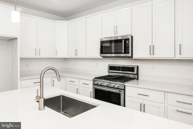 37 KAY CHIARELLO WAY, Hamilton, NJ 08690