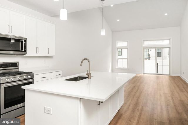 37 KAY CHIARELLO WAY, Hamilton, NJ 08690