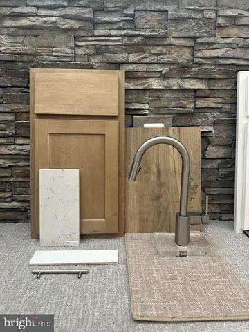 37 KAY CHIARELLO WAY, Hamilton, NJ 08690