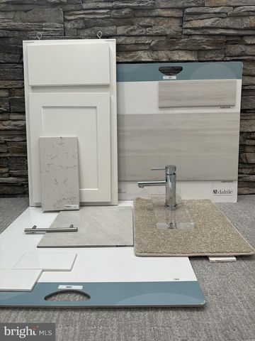 37 KAY CHIARELLO WAY, Hamilton, NJ 08690