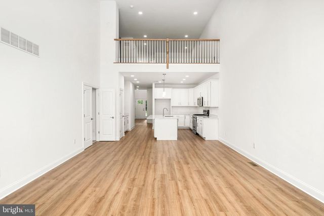37 KAY CHIARELLO WAY, Hamilton, NJ 08690
