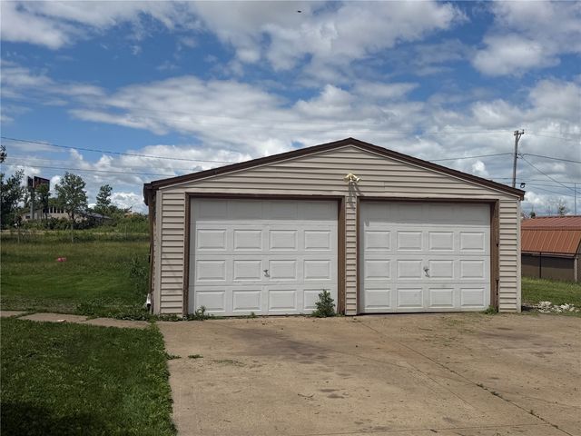 5534 Klinger Street SW, Cedar Rapids, IA 52404